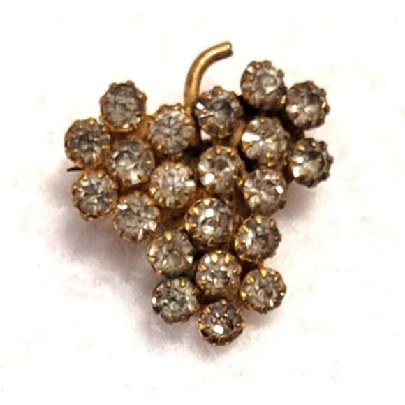 Clear Rhinestone Grapes Fruit Cluster Bunch Goldtone Brooch Prong Set Vintage - Picture 3 of 8